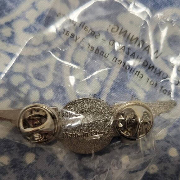 ALASKA AIRLINES SILVER WINGS PIN *NEW* - Picture 2 of 2